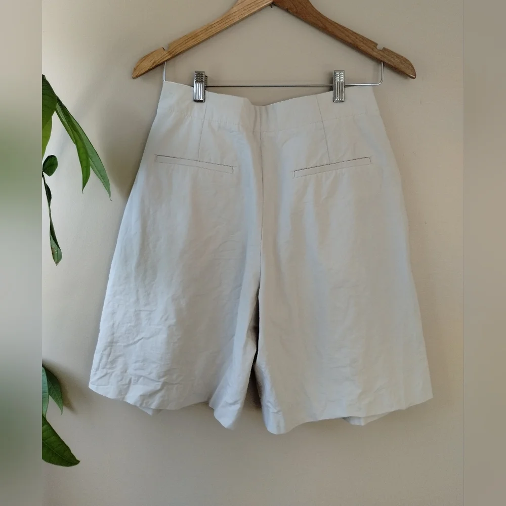 Zara Women's Cream Shorts Small